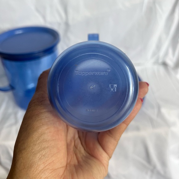 Tupperware Pitcher 1 Liter Blue Milk Coffee Tea Tabletop Serving Container - Picture 2 of 7
